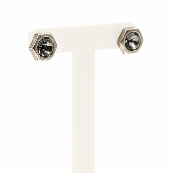 Chic sparkle edgy post back lightweight earrings - Picture 2 of 3